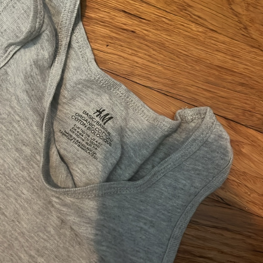 Boys H&M tank top bundle some signs of wear 4-6 years. - Picture 5 of 7
